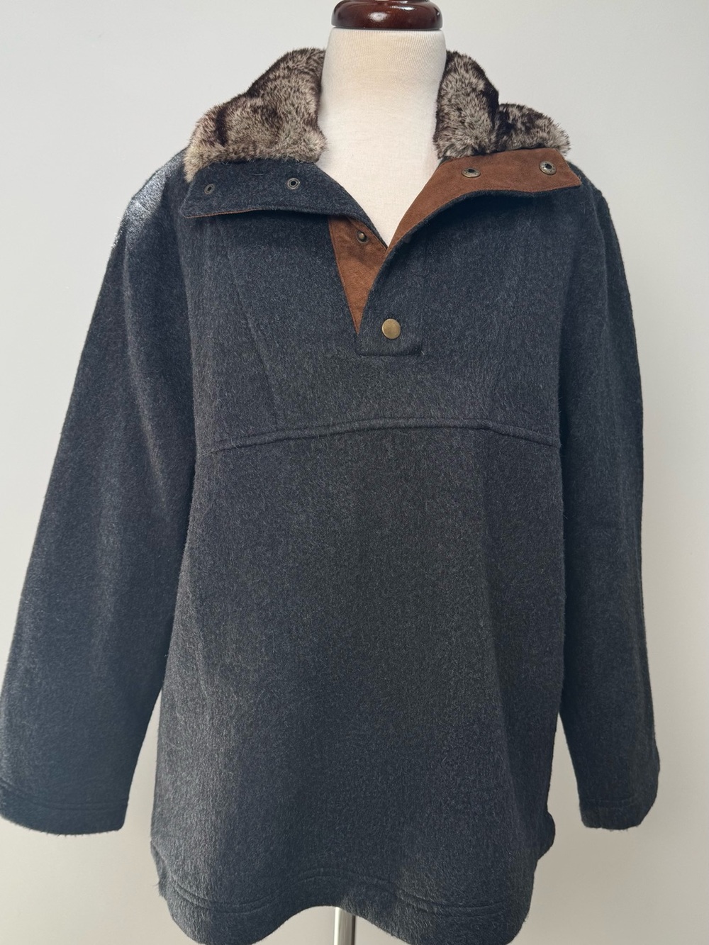 Orvis Dark Gray Women’s Button-Up V-neck Sweater with Brown Trim Faux Fur Collar